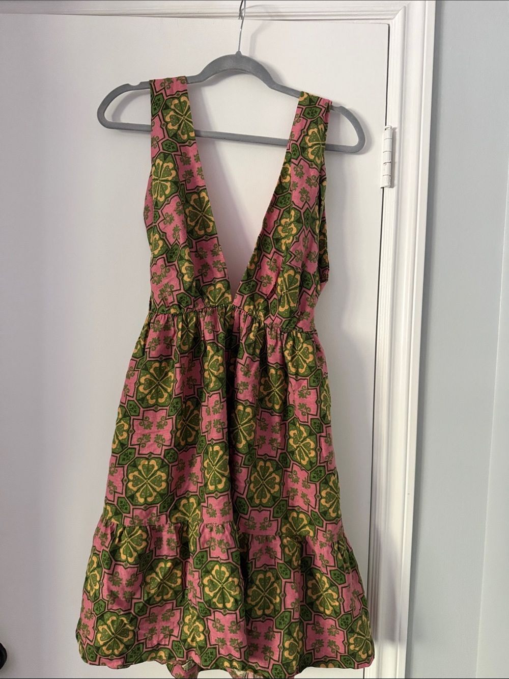 House of Harlow Sleeveless V-Neck Patterned Sundress in Pink & Green